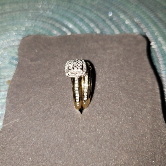 A set of brand new gold plated wedding rings. - Picture 2 of 6